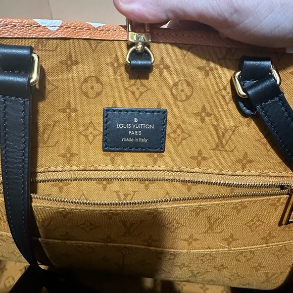 Louis Vuitton On The Go - Picture 3 of 5